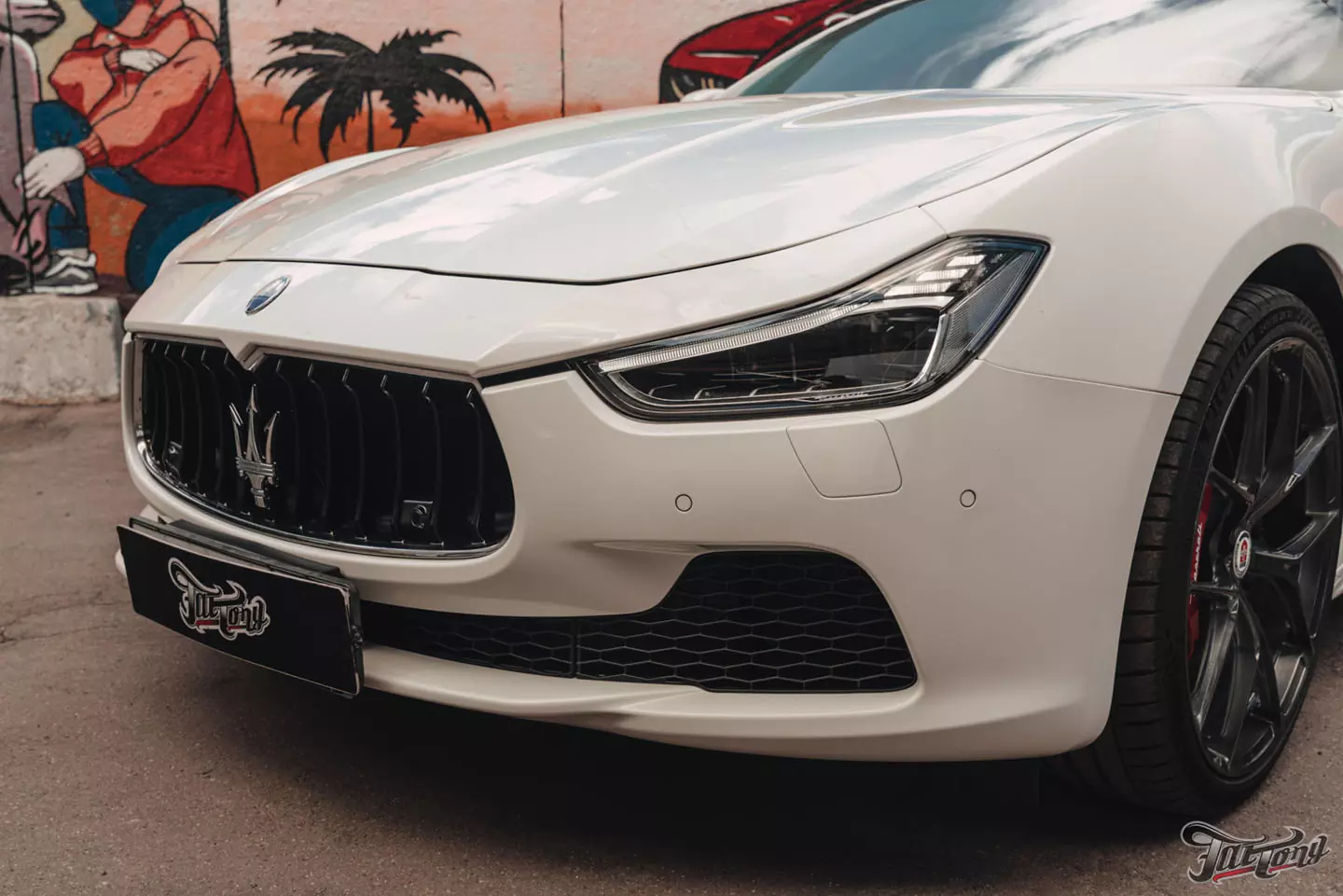 Замена бампера, доработка карбона и другие работы на Maserati Ghibli